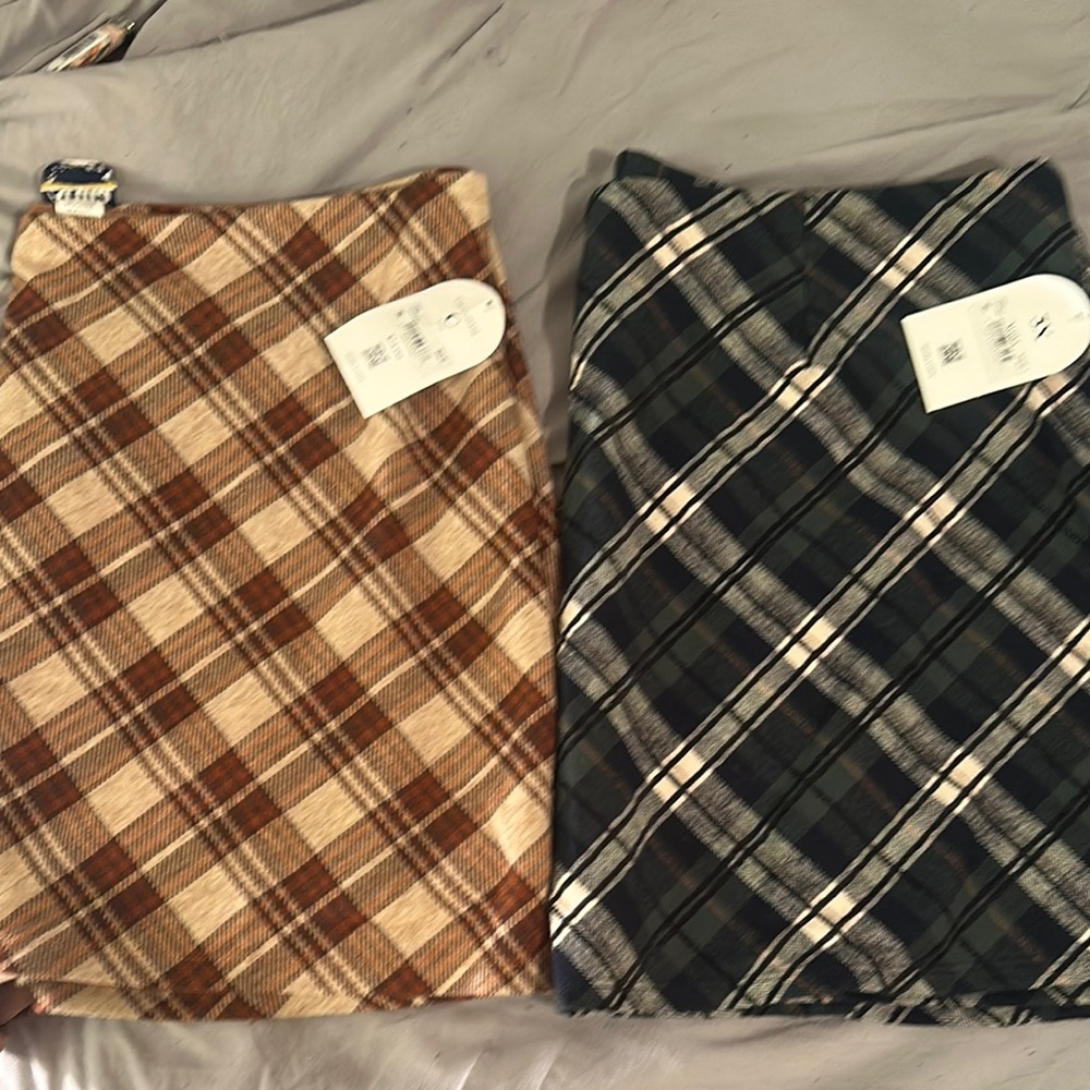 NWT Arula Plaid Women's Skort/Skirt Set - Tan/Brown skort and Green/Navy skirt